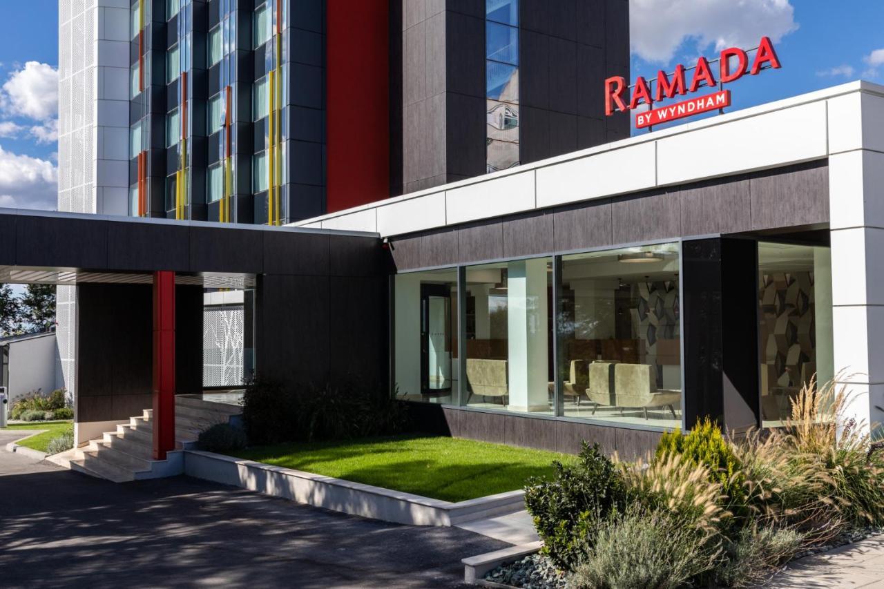 Готель Ramada By Wyndham Slatina Parc Екстер'єр фото