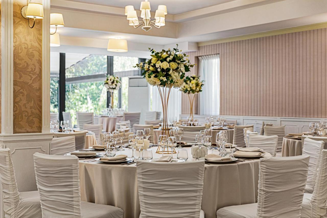 Готель Ramada By Wyndham Slatina Parc Екстер'єр фото