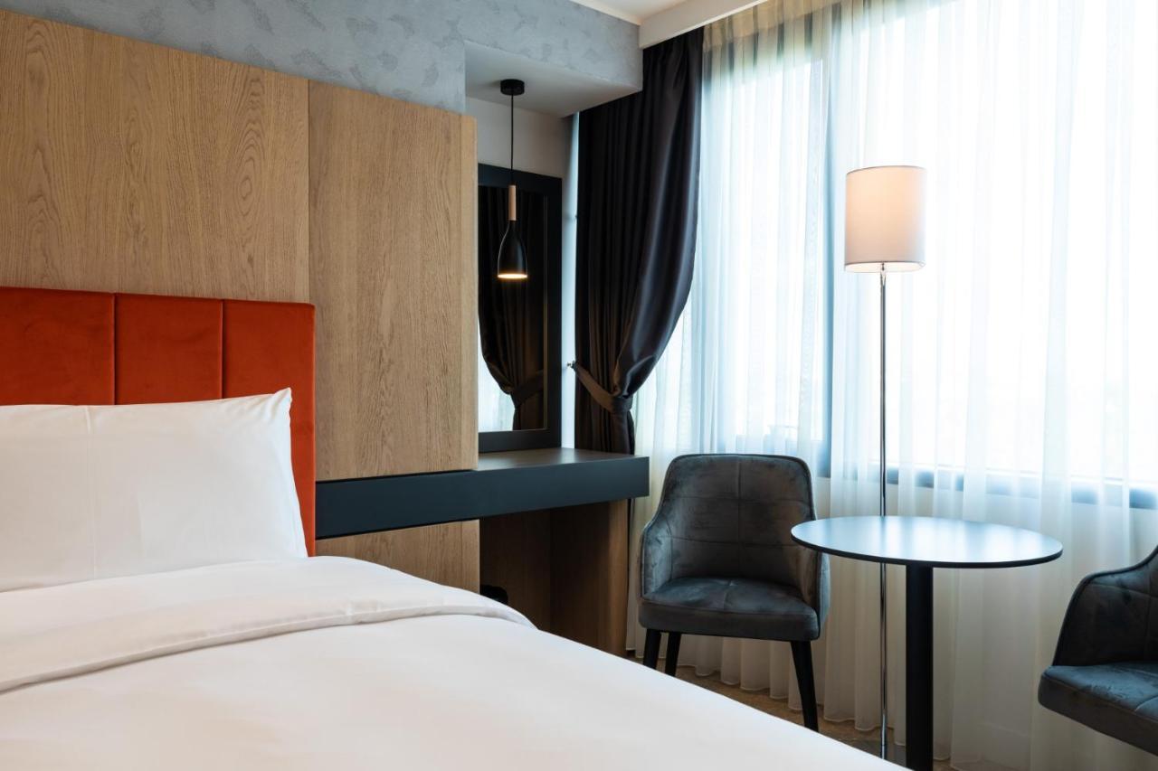 Готель Ramada By Wyndham Slatina Parc Екстер'єр фото