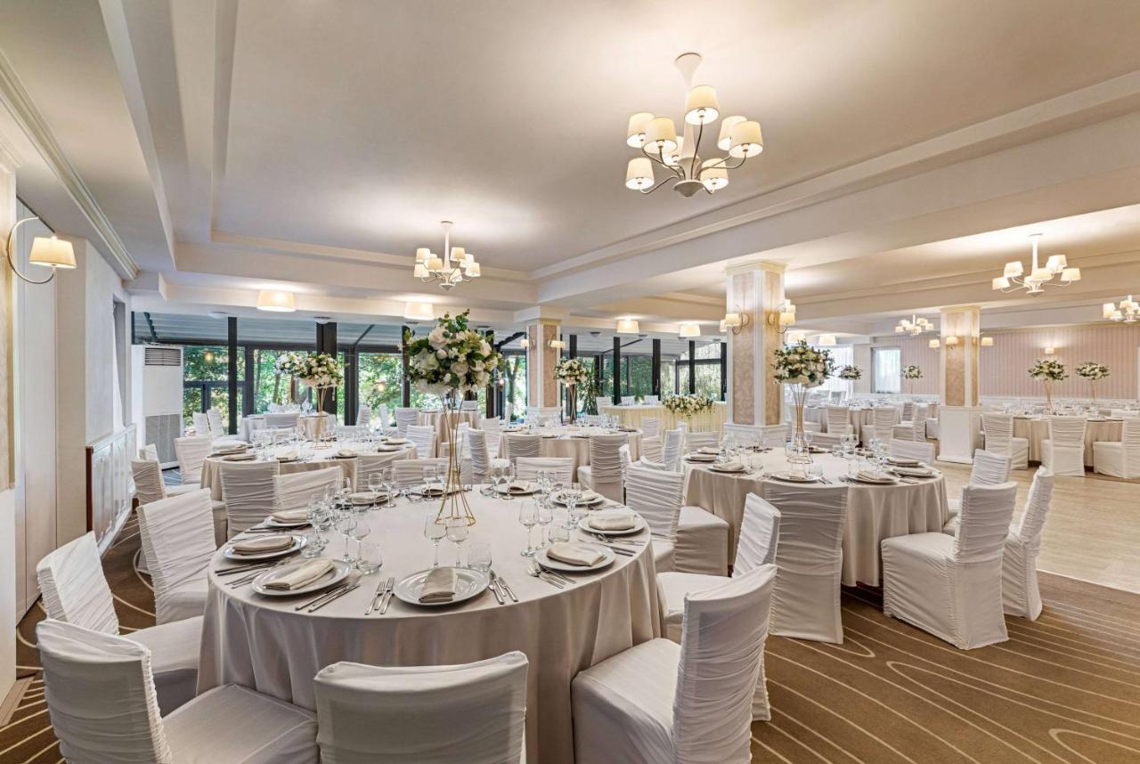 Готель Ramada By Wyndham Slatina Parc Екстер'єр фото