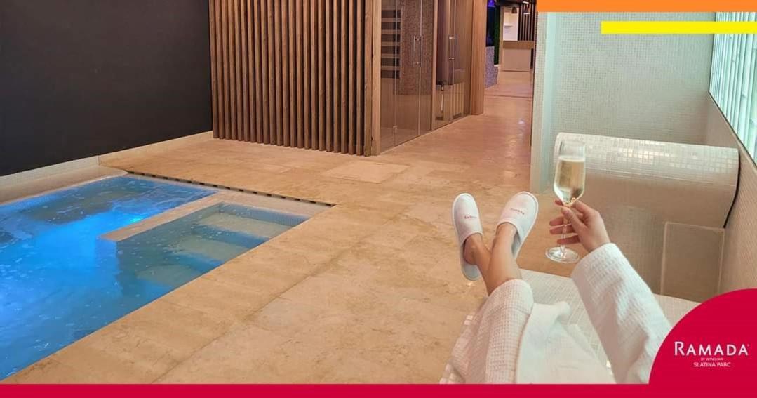Готель Ramada By Wyndham Slatina Parc Екстер'єр фото