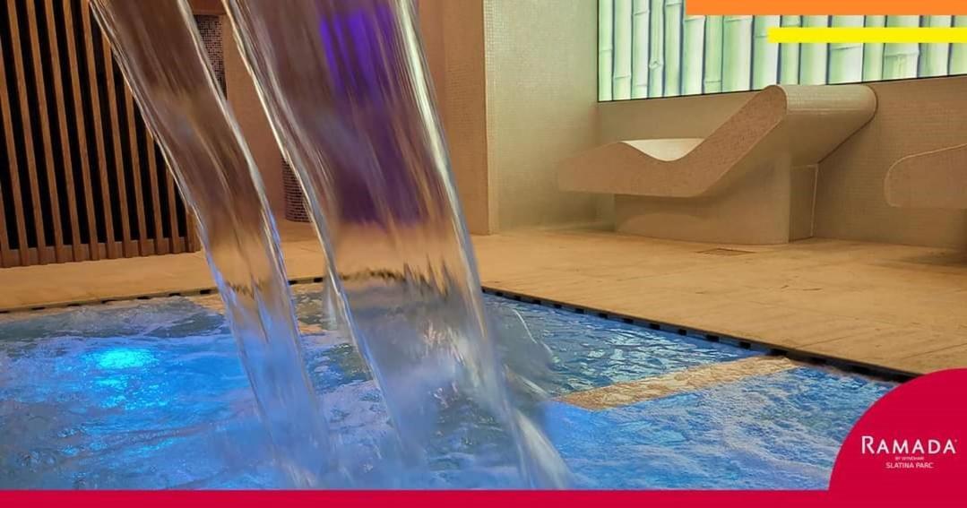 Готель Ramada By Wyndham Slatina Parc Екстер'єр фото