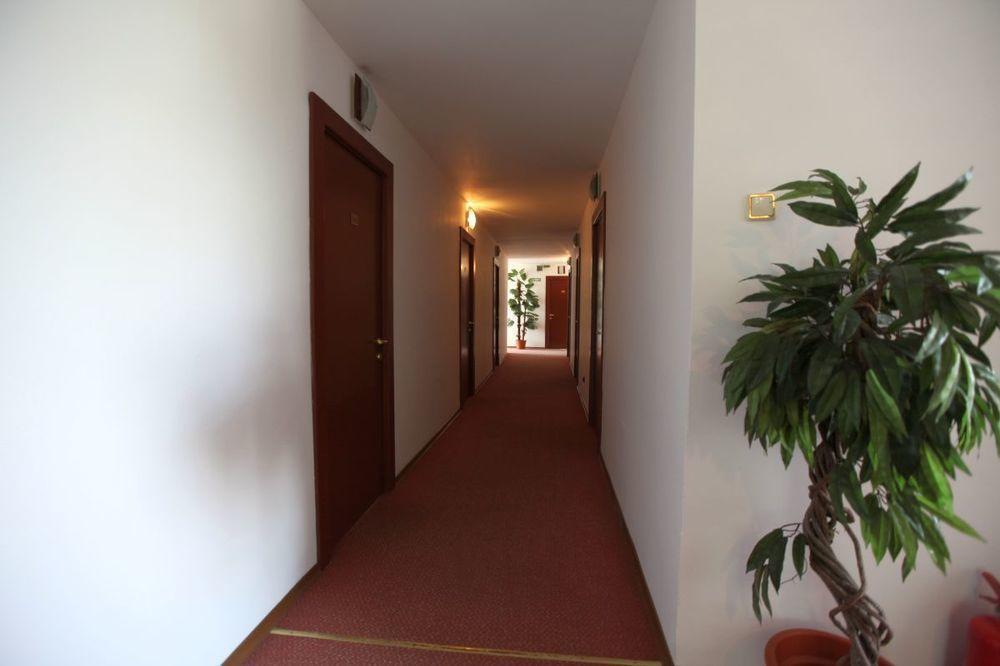 Готель Ramada By Wyndham Slatina Parc Екстер'єр фото