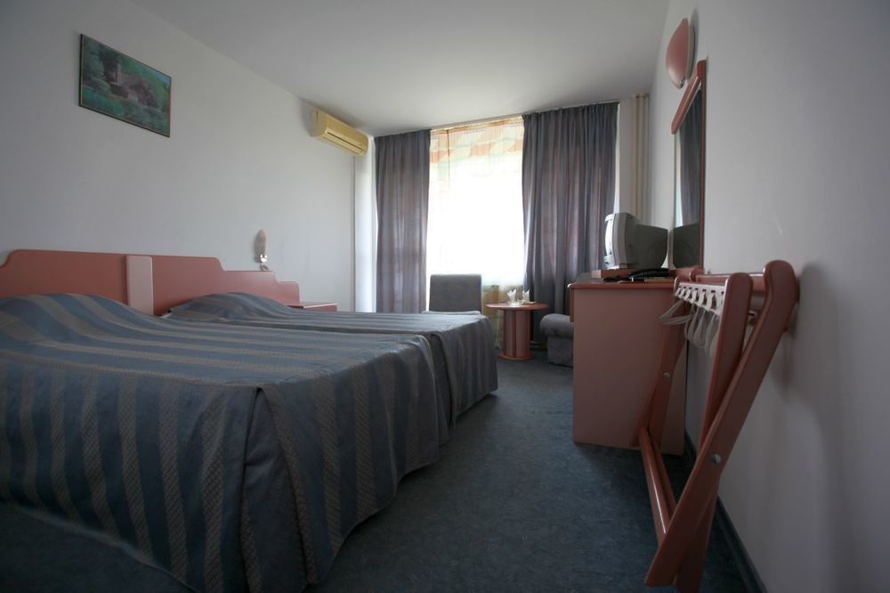 Готель Ramada By Wyndham Slatina Parc Екстер'єр фото